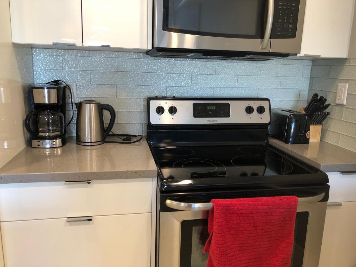 Amicable, Cozy, High Speed Internet, Sleeps 2 Riverview Downtown Apartment YYC Kültér fotó