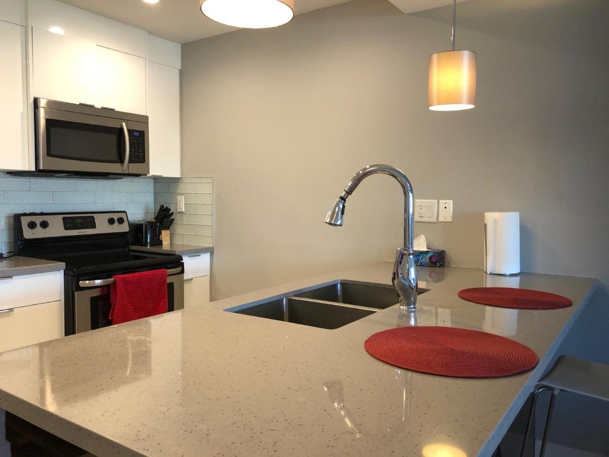 Amicable, Cozy, High Speed Internet, Sleeps 2 Riverview Downtown Apartment YYC Kültér fotó