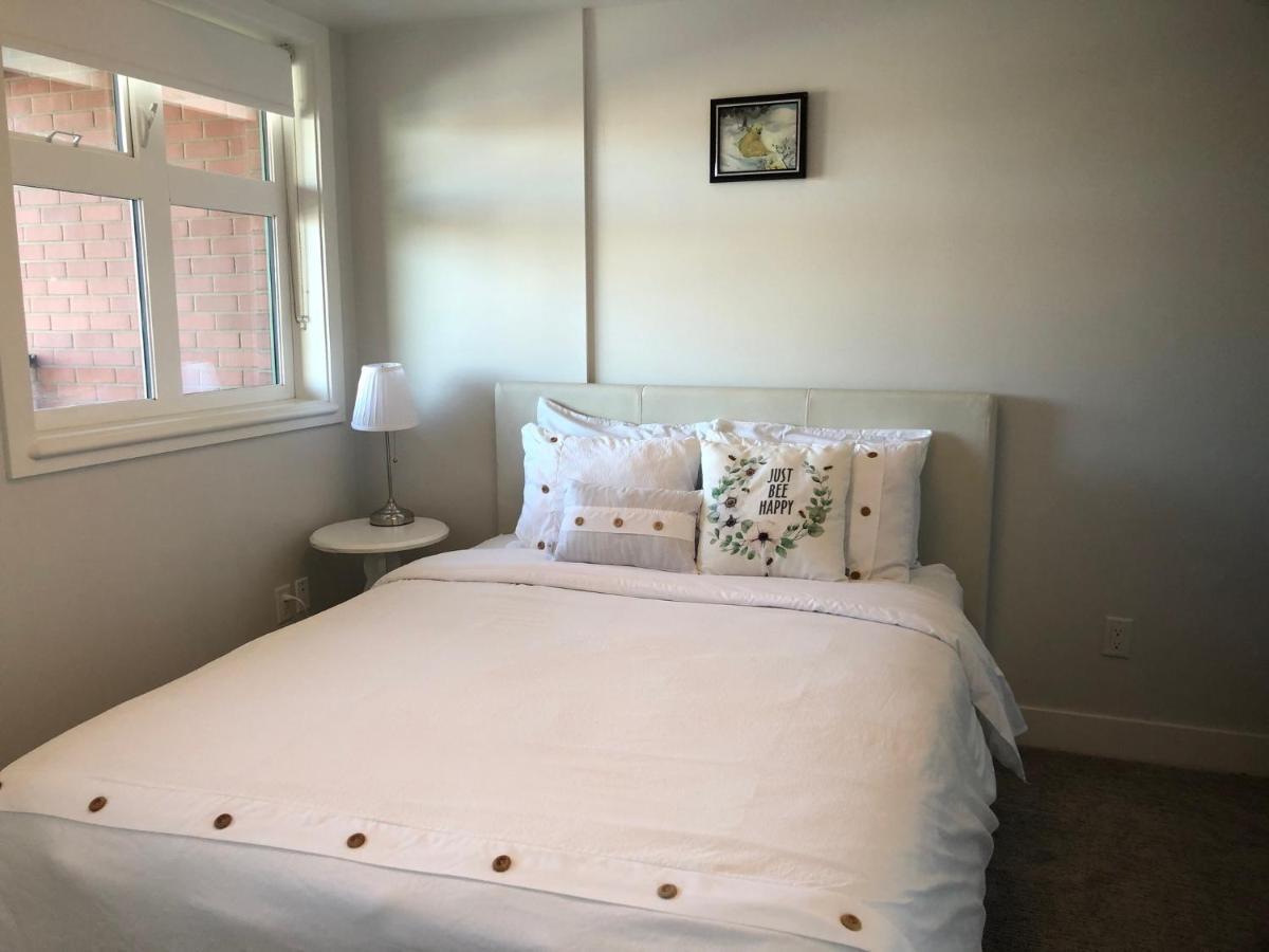 Amicable, Cozy, High Speed Internet, Sleeps 2 Riverview Downtown Apartment YYC Kültér fotó