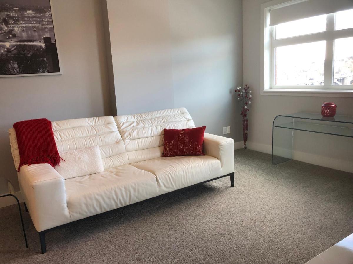 Amicable, Cozy, High Speed Internet, Sleeps 2 Riverview Downtown Apartment YYC Kültér fotó