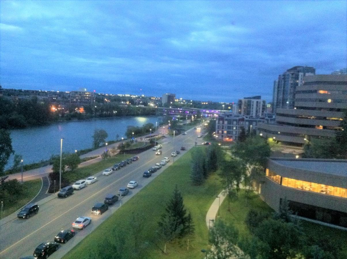 Amicable, Cozy, High Speed Internet, Sleeps 2 Riverview Downtown Apartment YYC Kültér fotó